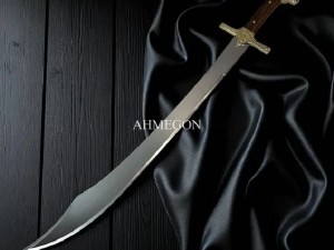 Kurt Başlı Türk Kılıcı – Özgürlüğün ve Cesaretin Simgesi